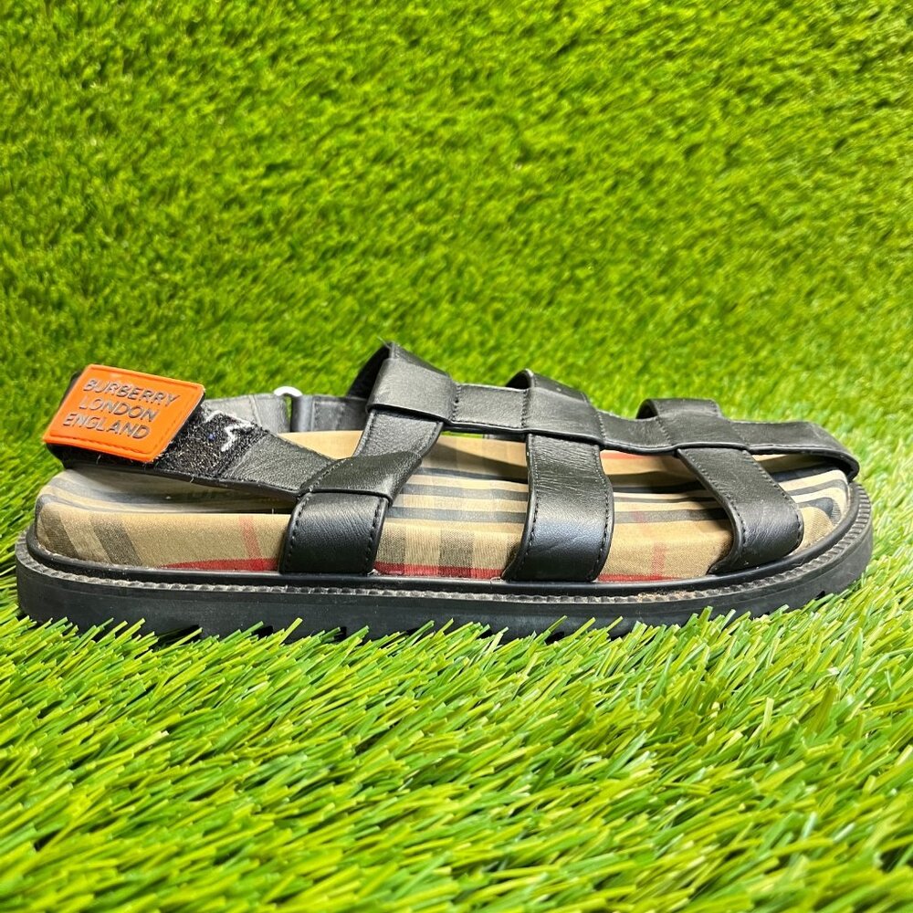 Burberry Brewster Boys Size 2.5Y Black Beach Walking Outdoor Strappy Sandals